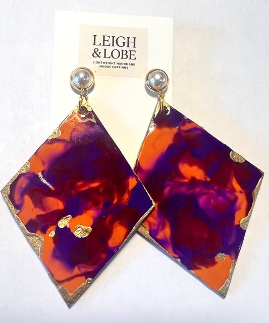 Clemson inspired fluid art with pearl stud.