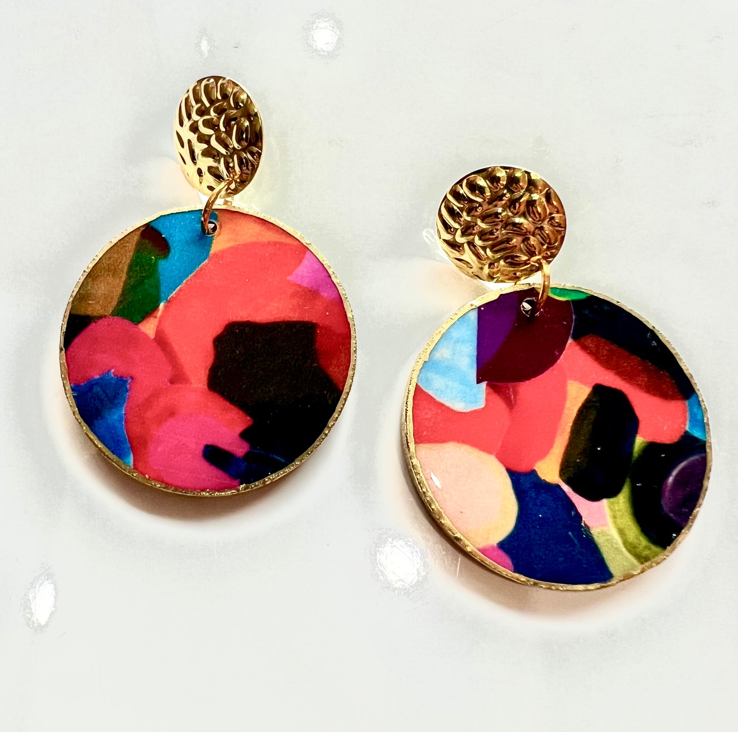 Multi color mix on small disc.