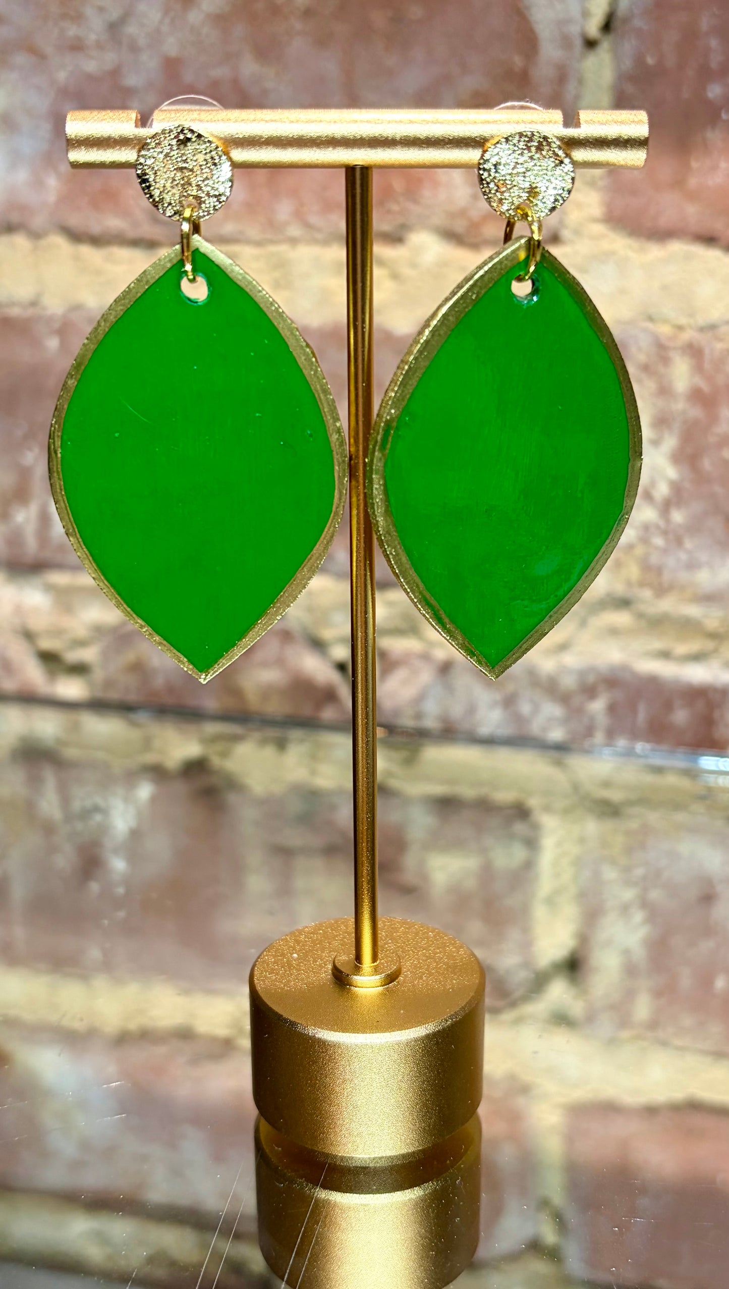 Kelly Green leaf lined in gold￼