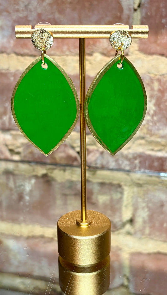 Kelly Green leaf lined in gold￼