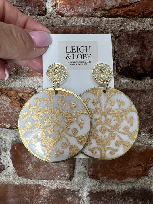 Gold and white scallops ￼