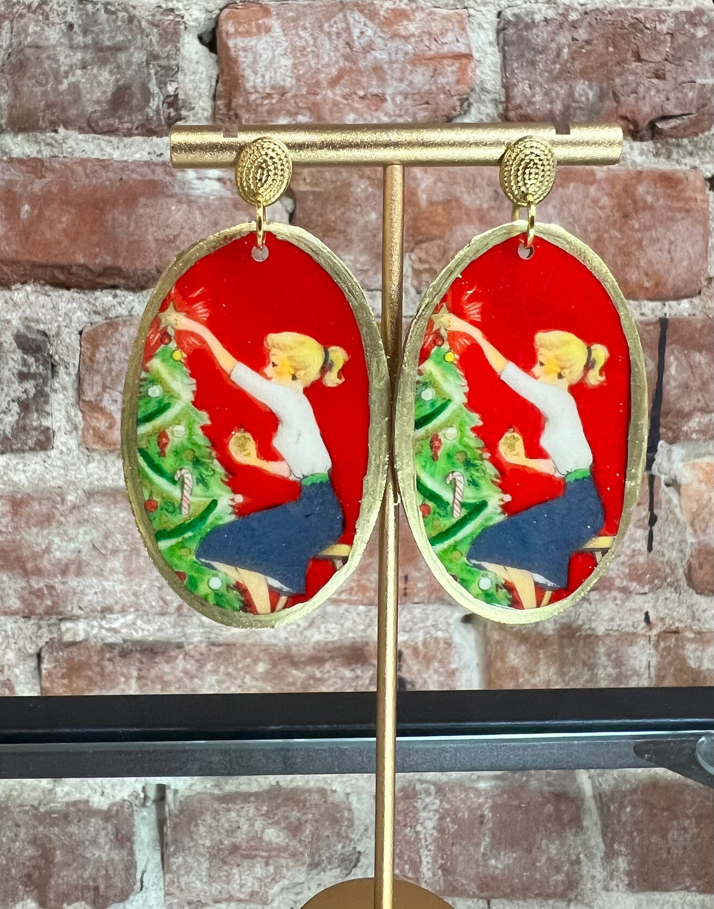 Blonde with Christmas Tree - Vintage - on Gold Stud