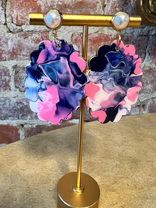 pink,navy and white scallop with gold pearl stud.