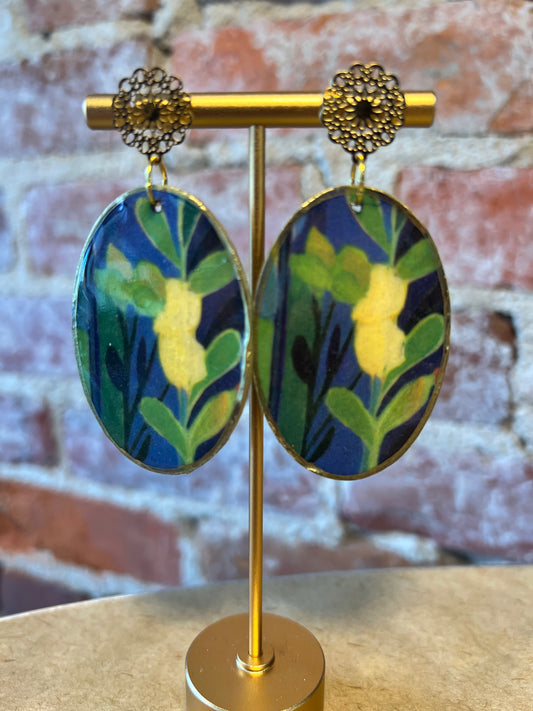 Oval floral with navy green and yellow. ￼￼