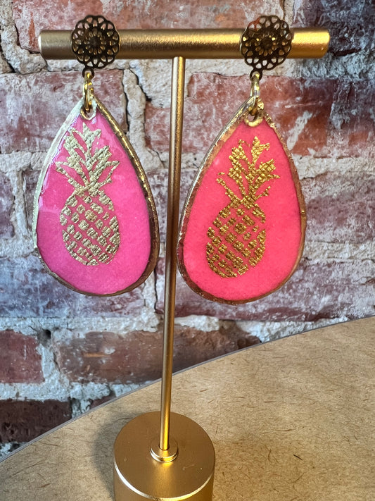 Small teardrop gold and pink pineapple.